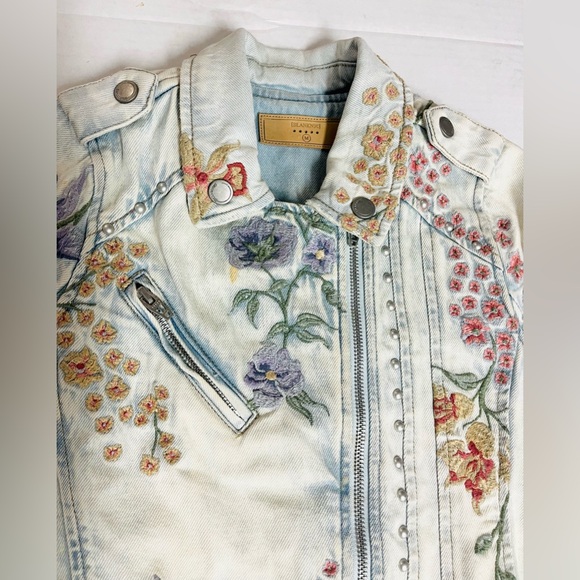 BLANK NYC WOMEN’S Unique Floral  Embroidered Jean Long Sleeve Jacket 
    SIZE M - Picture 3 of 16